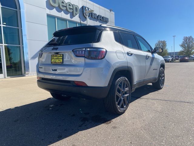 2026 Jeep Compass Limited - Silver Zynith Metallic Clearcoat exterior view 5