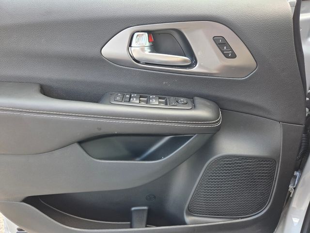 New 2026 Silver Chrysler Select image 20