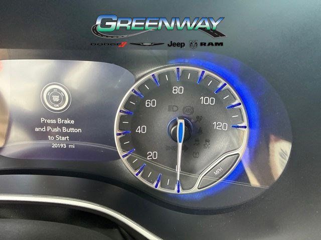 Used 2025 White Chrysler Select image 9