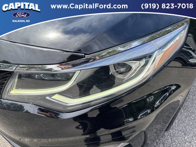 Used 2020 Black Kia SE image 11