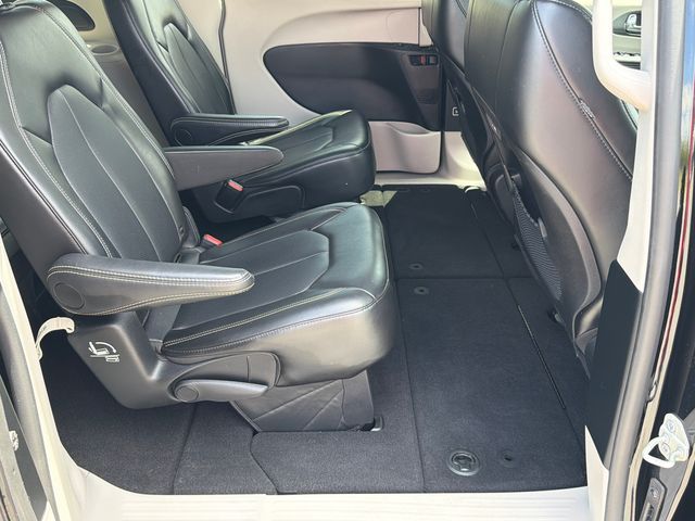 Used 2024 Chrysler Pacifica Van