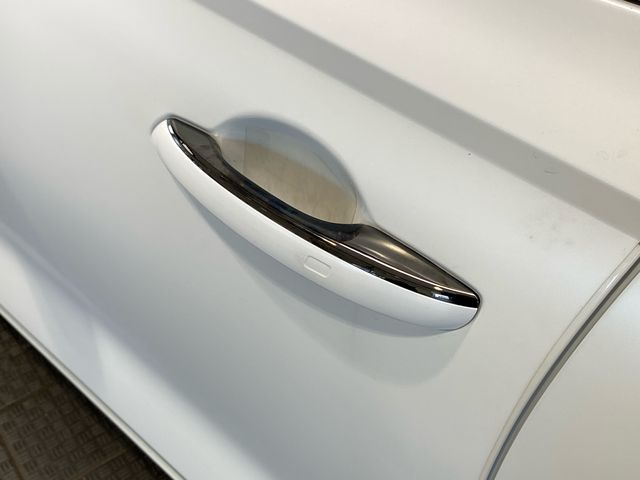 Used 2023 White Genesis 3.5T Sport image 9