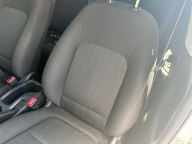 Used 2022 White Hyundai SE image 14