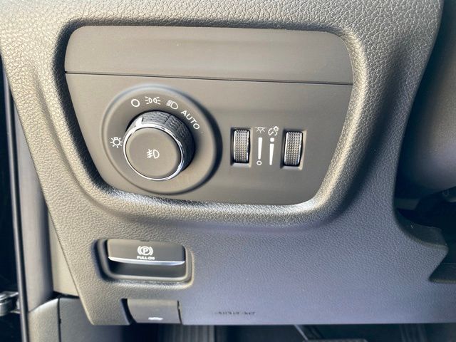 2026 Jeep Grand Cherokee Limited - Diamond Black exterior view 14