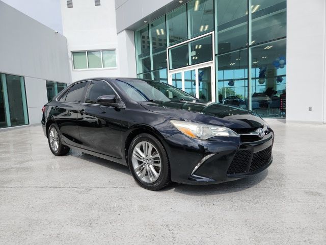 2015 Toyota Camry SE 27