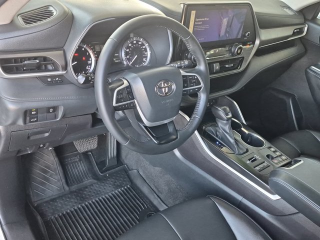 Used 2023 Toyota Highlander SUV