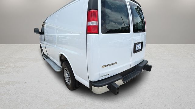 Used 2025 White Chevrolet Work Van image 35