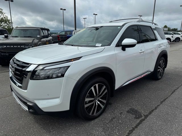 Used 2025 White Nissan Platinum image 3