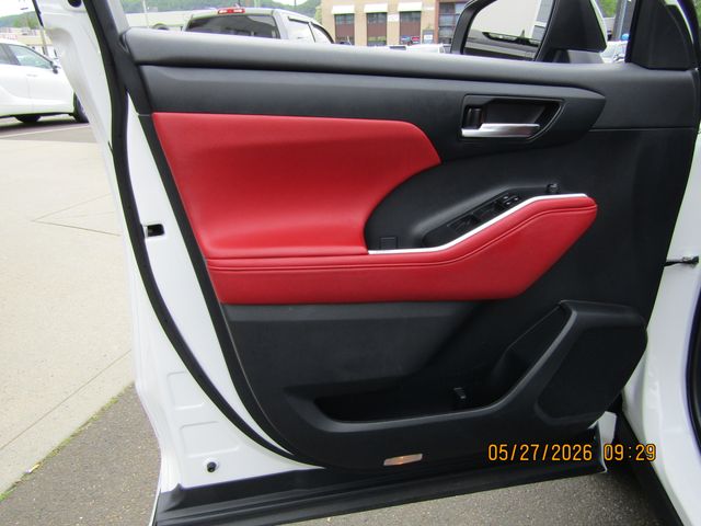 used 2023 Toyota Highlander car, priced at $37,999
