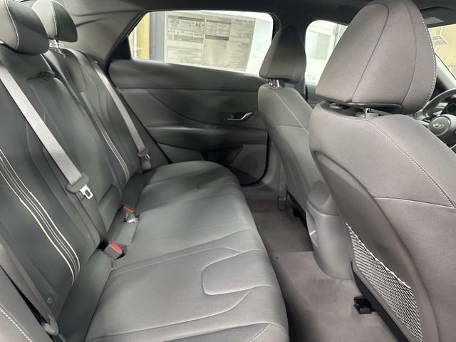 2025 Hyundai Elantra - Image 21