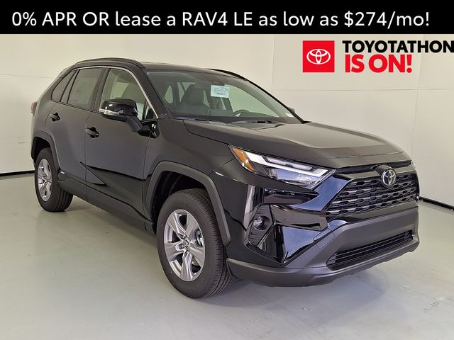 2025 Toyota RAV4 XLE's photo