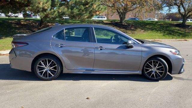 2022 Toyota Camry SE 9