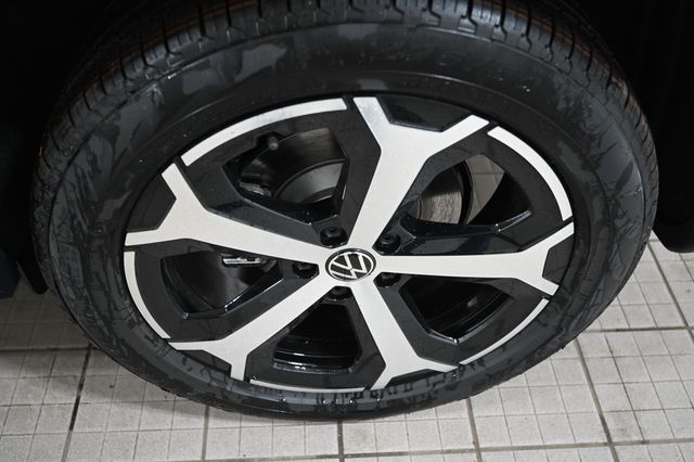 New 2026 Blue Volkswagen 2.0T SE image 17