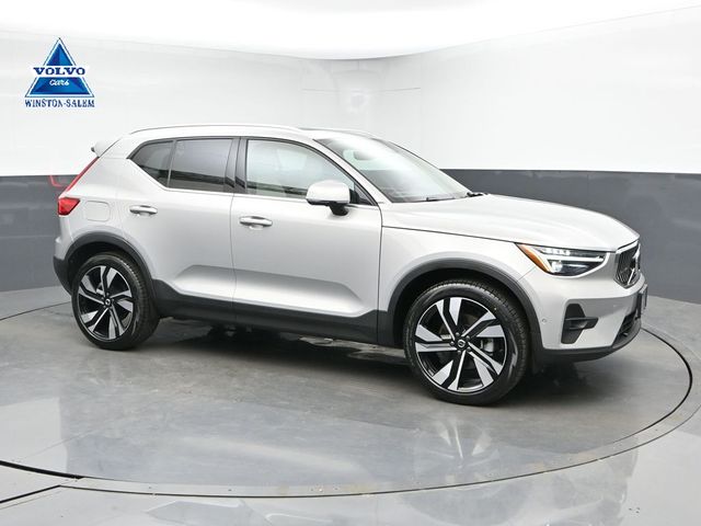 Silver 2023 Volvo XC40 B5 Ultimate Bright Theme AWD SUV / Crossover All-Wheel Drive Automatic