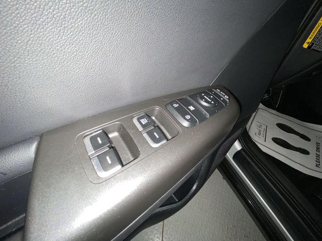 Used 2022 Silver Kia Nightfall image 13