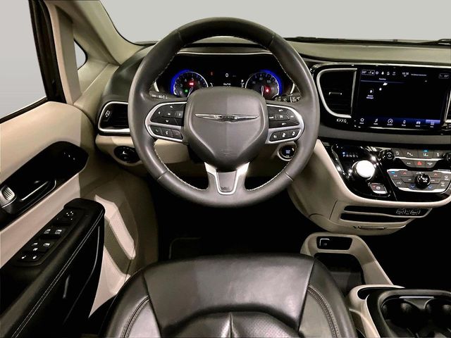2023 Chrysler Pacifica Touring L - 4