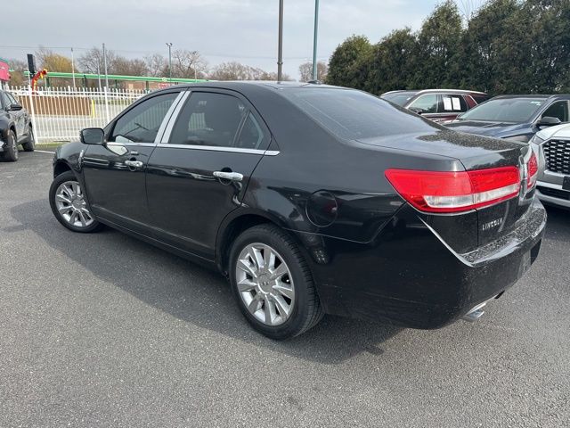 Used 2011 Black Lincoln Base image 13