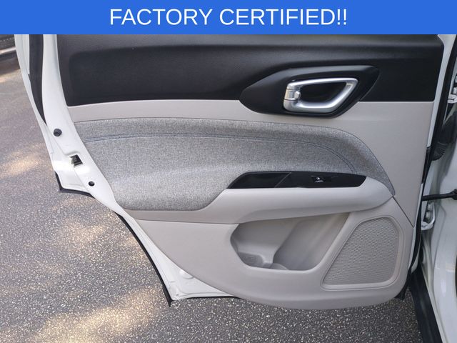 Used 2024 White Jeep Latitude image 27