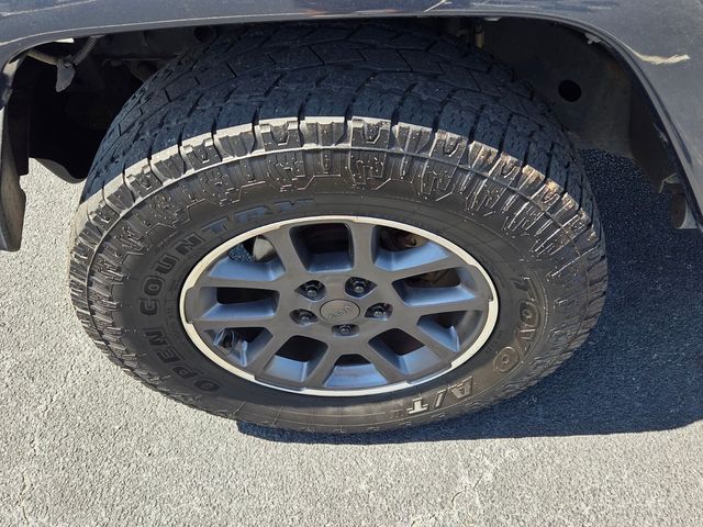 Used 2007 Blue Jeep Unlimited Sahara image 10