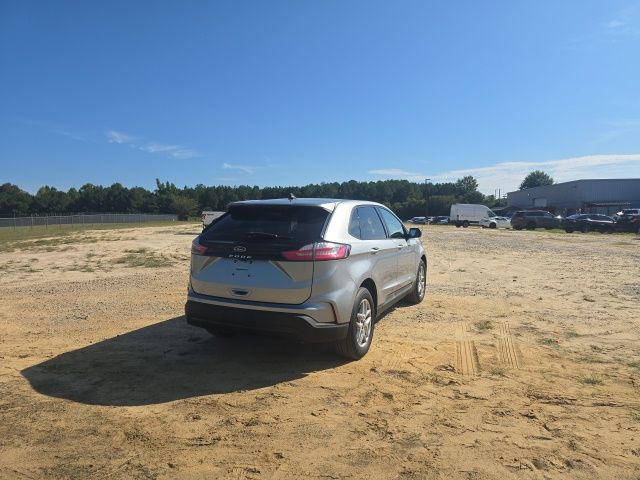 Used 2021 Iconic Silver Metallic Ford SE image 8