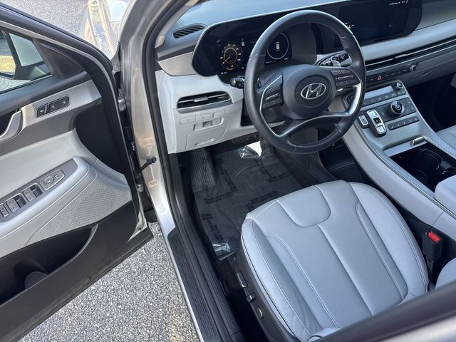 Used 2025 Silver Hyundai SEL Premium image 18