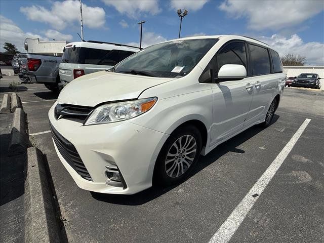 2020 Toyota Sienna XLE