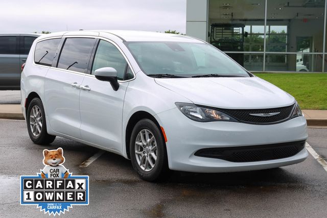 Bright White Clearcoat 2023 Chrysler Voyager Minivan Front-Wheel Drive 9-Speed Automatic
