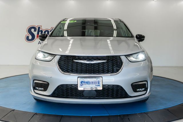 Used 2024 Chrysler Pacifica Van