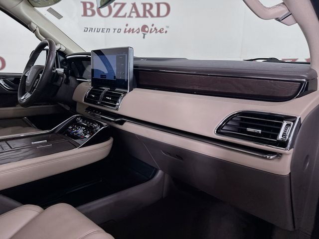 2024 Ceramic Pearl Metallic Tri-Coat Lincoln Navigator Premiere 4X4 SUV