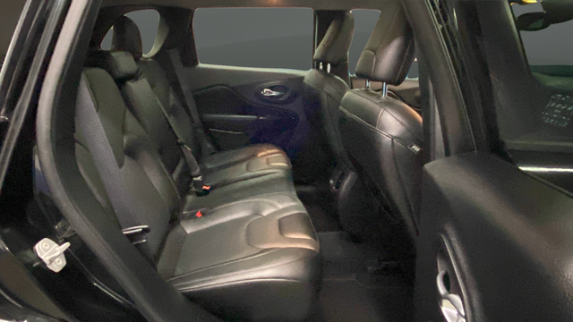 Used 2023 Diamond Black Crystal Pearlcoat Jeep Altitude image 26