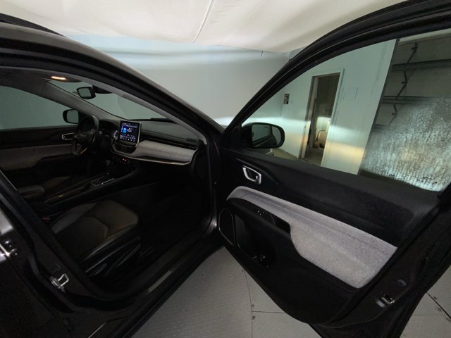 Used 2022 Gray Jeep Latitude Lux image 23
