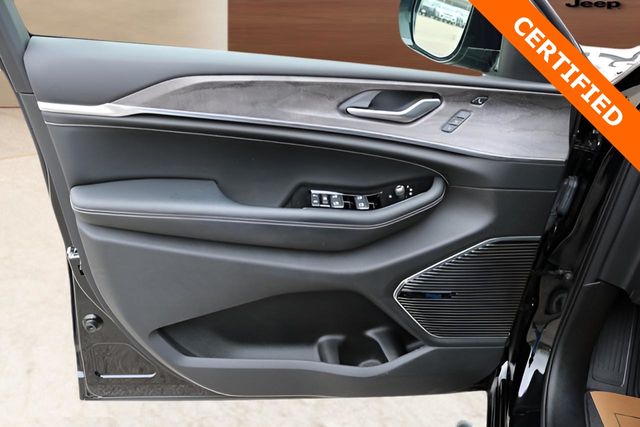 Used Car 2022 Jeep Grand Cherokee  Overland For Sale Under $40,000 In Austin, Texas