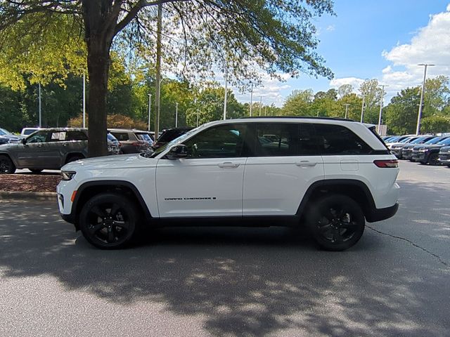 Used 2022 White Jeep Altitude image 2
