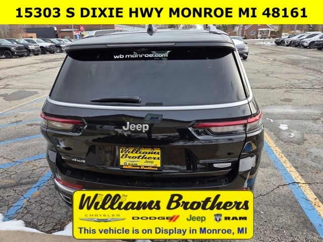 2023 Jeep Grand Cherokee L Summit - Diamond Black Crystal Pearlcoat exterior view 4