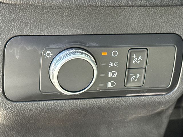 Used 2022 White Ford SE image 22