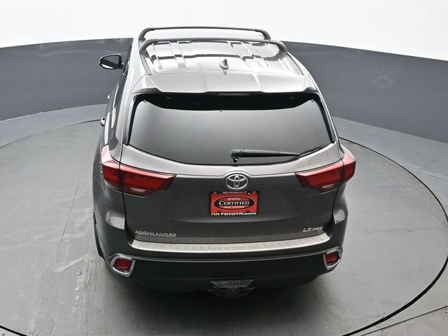 2016 Toyota Highlander LE Plus V6 38