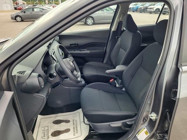 New 2025 Gray Nissan S image 11