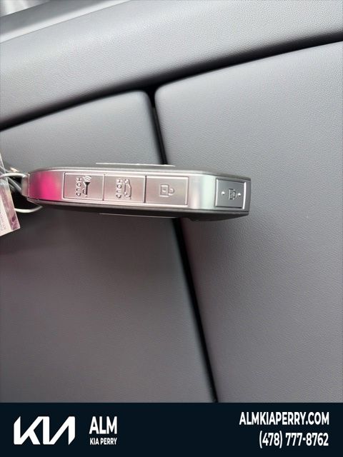 New 2027 Glacial White Pearl Kia X-LINE SX image 5
