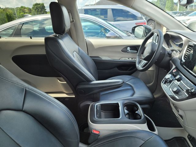 Used 2024 Chrysler Pacifica Van
