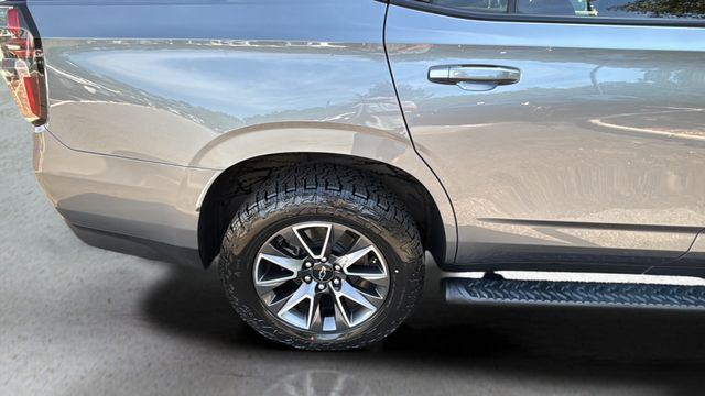 Used 2021 Gray Chevrolet Z71 image 41