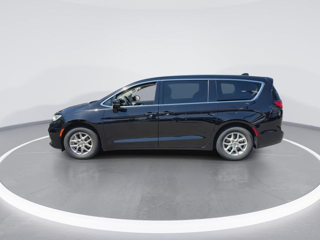 Used 2024 Black Chrysler Touring L image 5