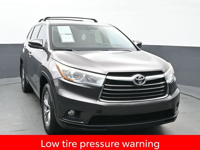 2016 Toyota Highlander LE Plus V6 10