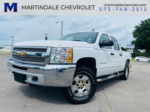 Summit White 2013 Chevrolet Silverado 1500 Pickup Truck Four-Wheel Drive 6-Speed Automatic Overdrive