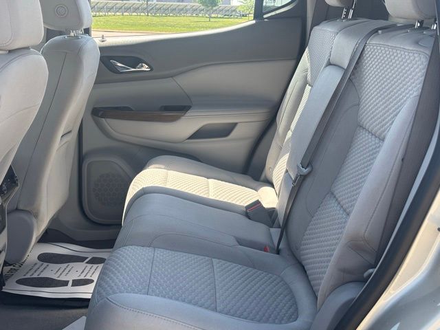 2017 GMC Acadia SLE-2