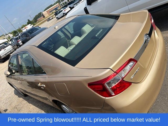 Used 2012 Beige Toyota XLE image 4