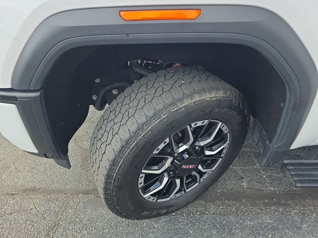 Used 2024 White GMC AT4 image 34