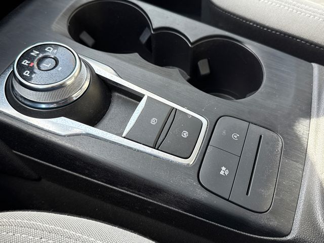 Used 2022 White Ford SE image 28