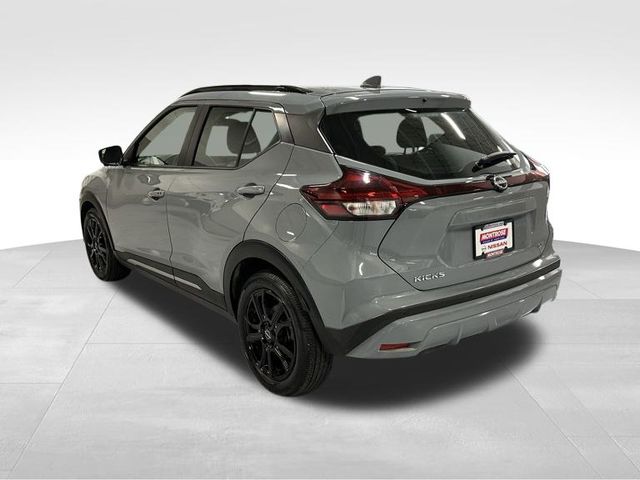 2023 Nissan Kicks SR 18