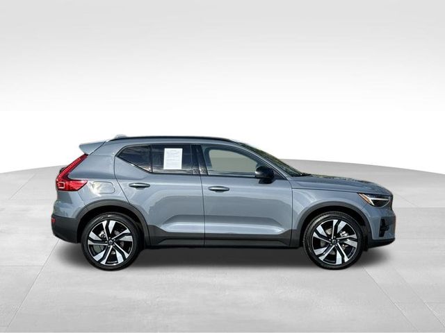 2023 Volvo XC40 B5 Plus Dark Theme 6