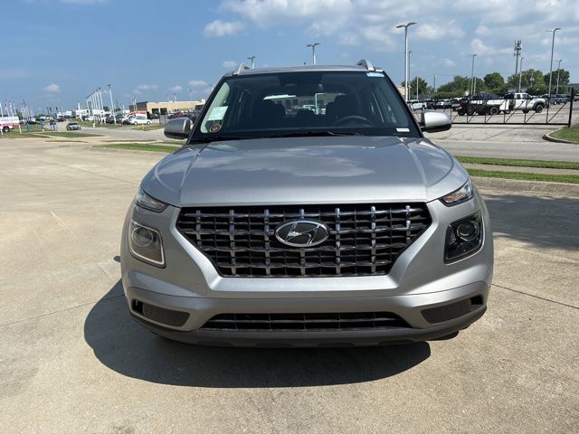 New 2025 Silver Hyundai SEL image 4
